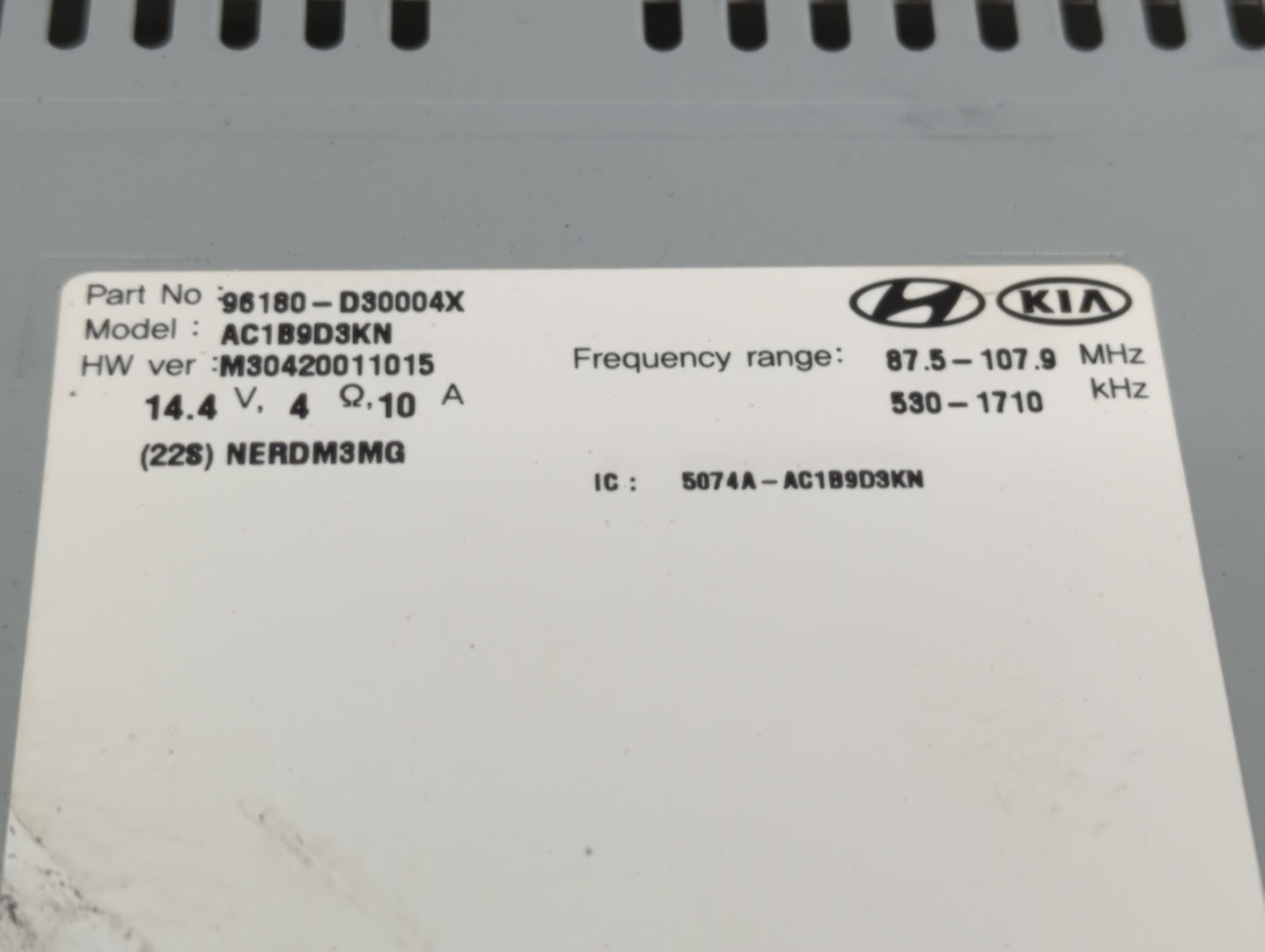 2016-2017 Hyundai Tucson Radio AM FM Cd Player Receiver Replacement P/N:96180-D30004X Fits Fits 2016 2017 OEM Used Auto Part