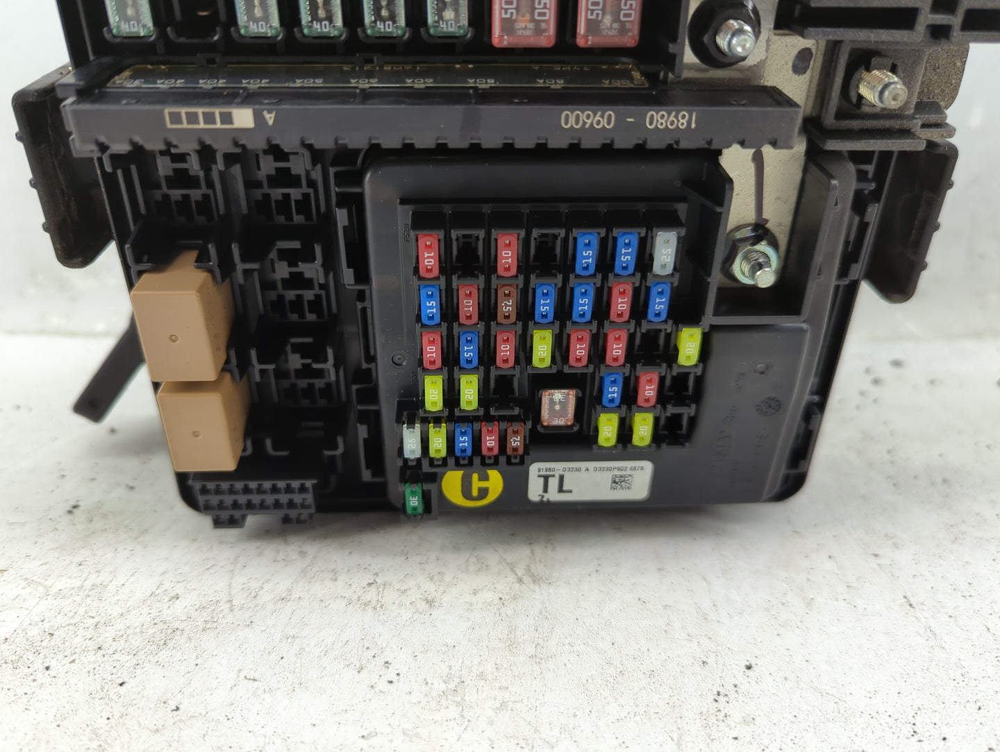 2016-2018 Hyundai Tucson Fusebox Fuse Box Panel Relay Module P/N:91950-D3230 Fits Fits 2016 2017 2018 OEM Used Auto Parts - 