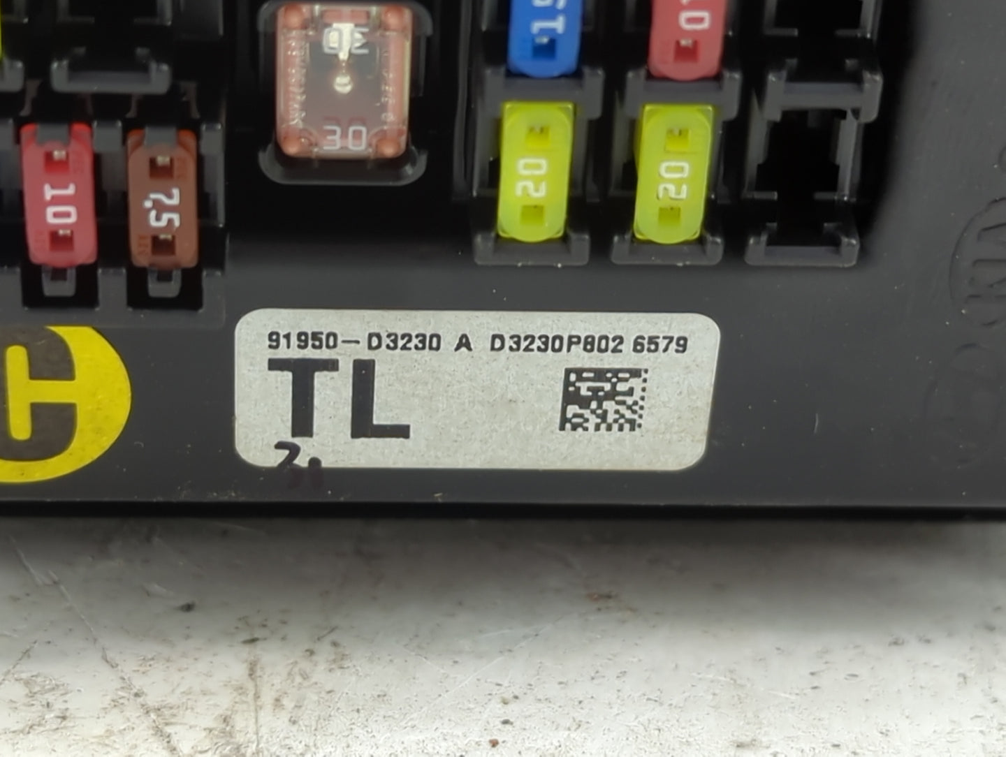 2016-2018 Hyundai Tucson Fusebox Fuse Box Panel Relay Module P/N:91950-D3230 Fits Fits 2016 2017 2018 OEM Used Auto Parts - 