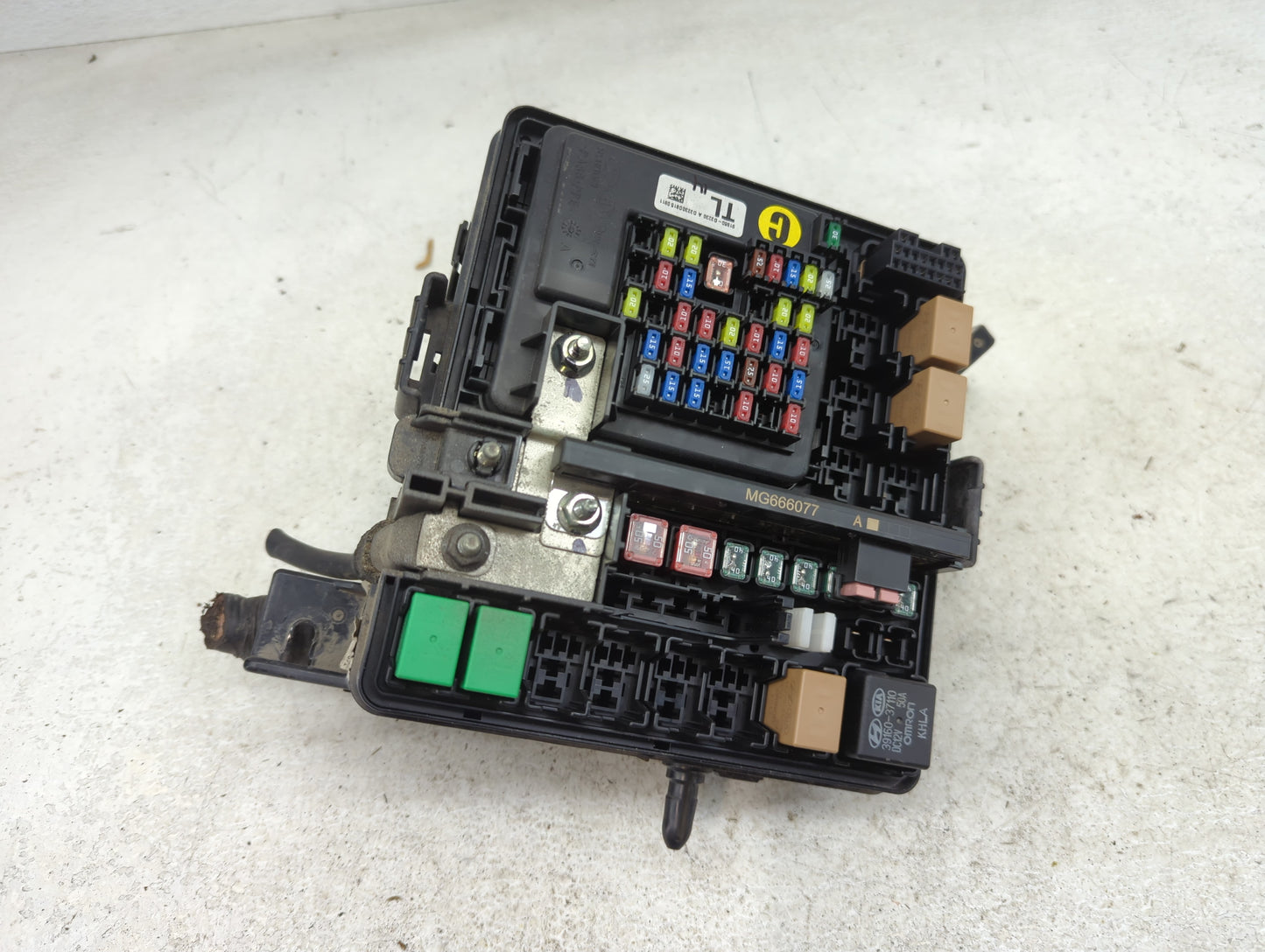 2016-2018 Hyundai Tucson Fusebox Fuse Box Panel Relay Module P/N:91941-D3020 91950-D3230 Fits Fits 2016 2017 2018 OEM Used A