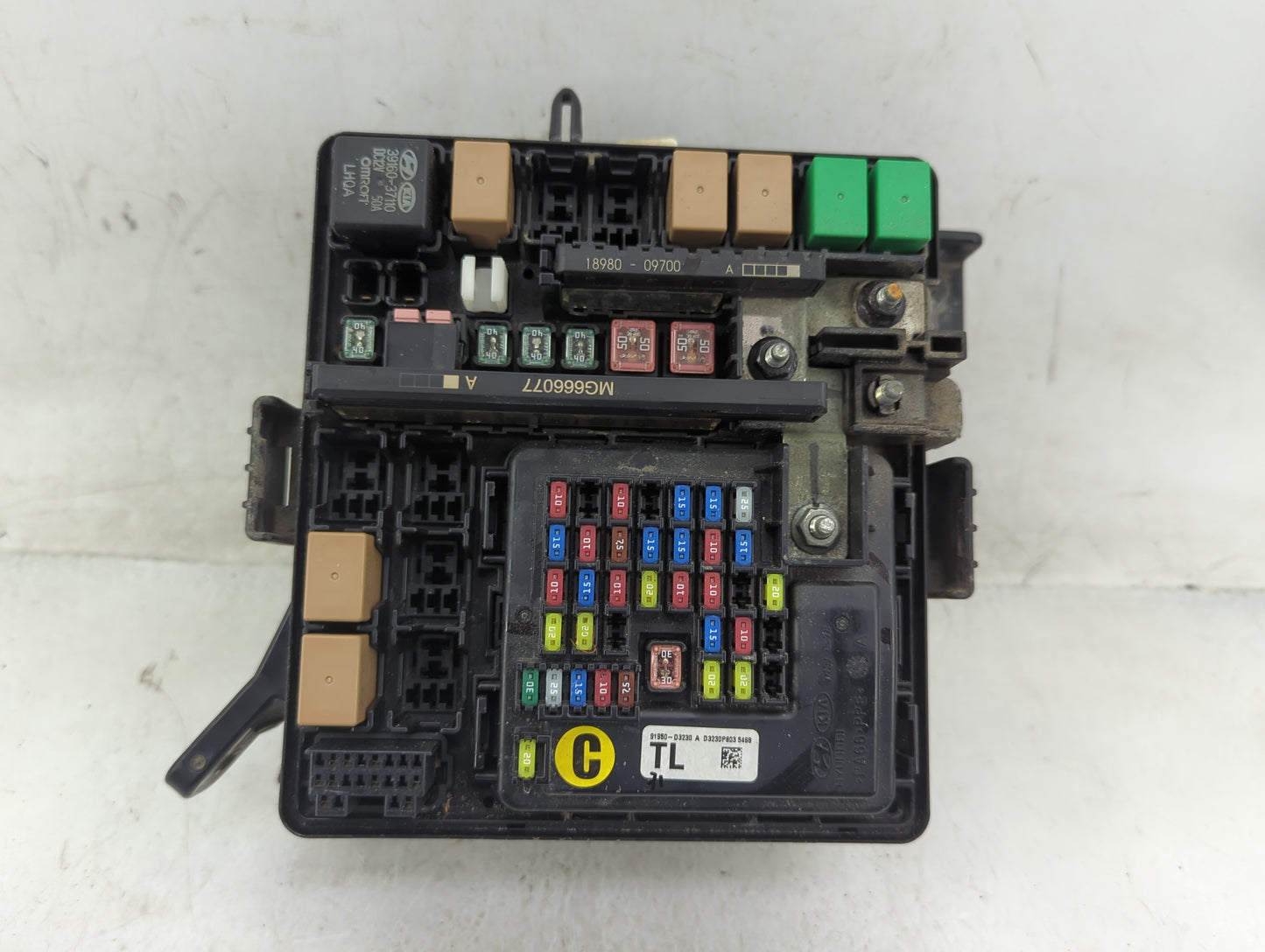 2016-2018 Hyundai Tucson Fusebox Fuse Box Panel Relay Module P/N:91950-D3230 Fits Fits 2016 2017 2018 OEM Used Auto Parts - 