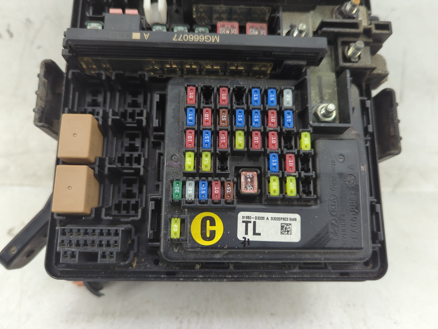 2016-2018 Hyundai Tucson Fusebox Fuse Box Panel Relay Module P/N:91950-D3230 Fits Fits 2016 2017 2018 OEM Used Auto Parts - 