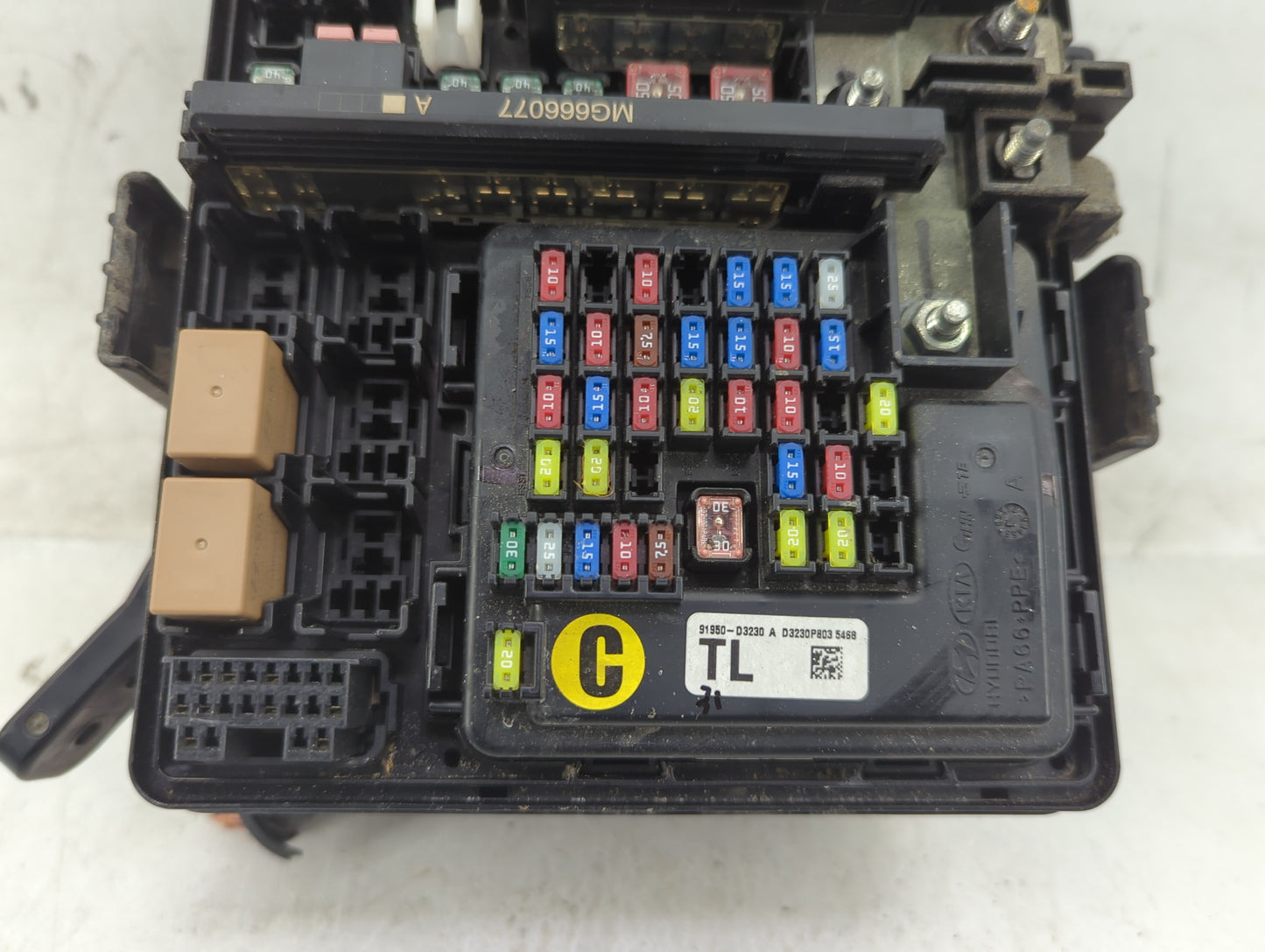 2016-2018 Hyundai Tucson Fusebox Fuse Box Panel Relay Module P/N:91950-D3230 Fits Fits 2016 2017 2018 OEM Used Auto Parts - 