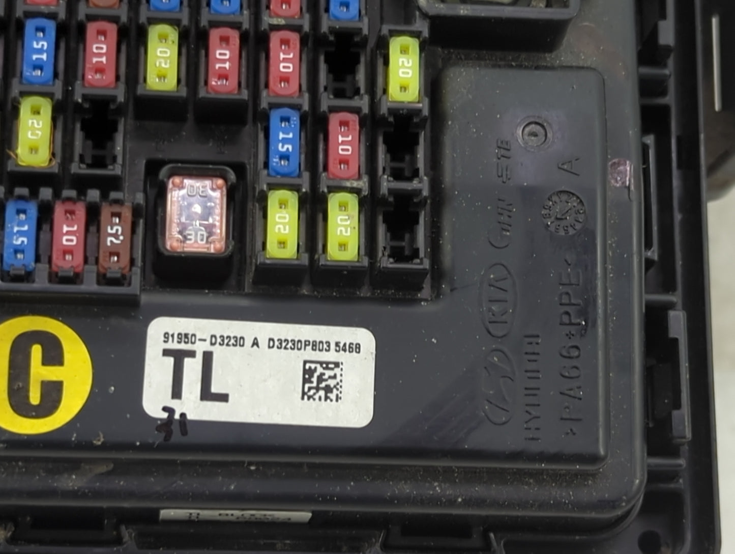 2016-2018 Hyundai Tucson Fusebox Fuse Box Panel Relay Module P/N:91950-D3230 Fits Fits 2016 2017 2018 OEM Used Auto Parts - 