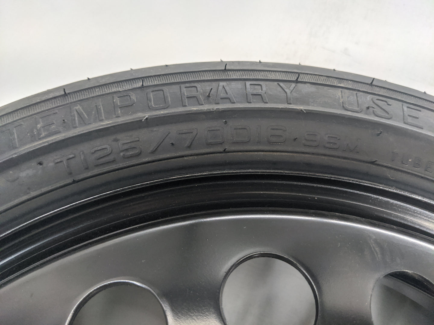 2016-2021 Hyundai Tucson Spare Donut Tire Wheel Rim Oem 1420792 - Oemusedautoparts1.com