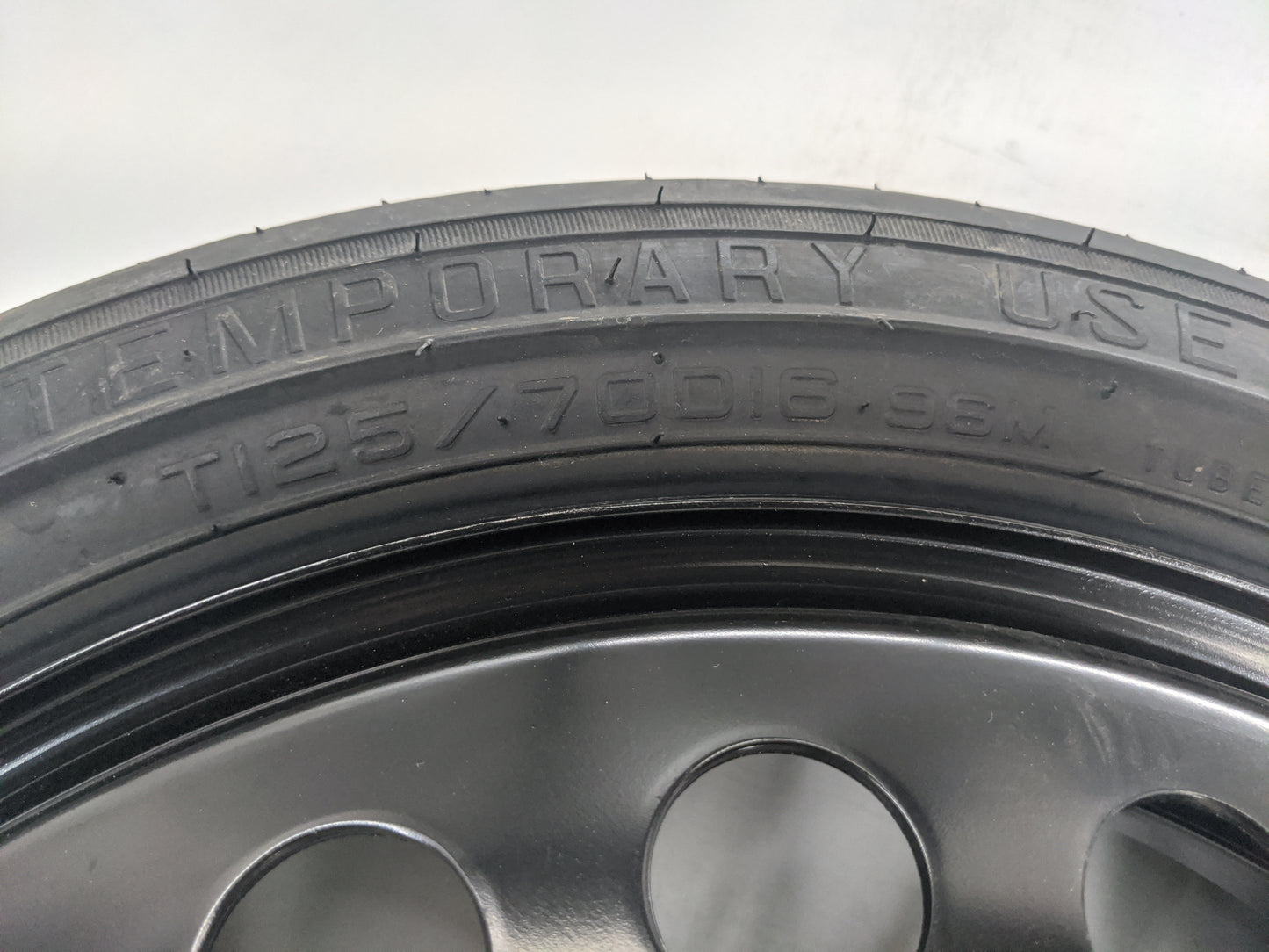 2016-2021 Hyundai Tucson Spare Donut Tire Wheel Rim Oem 1420792 - Oemusedautoparts1.com
