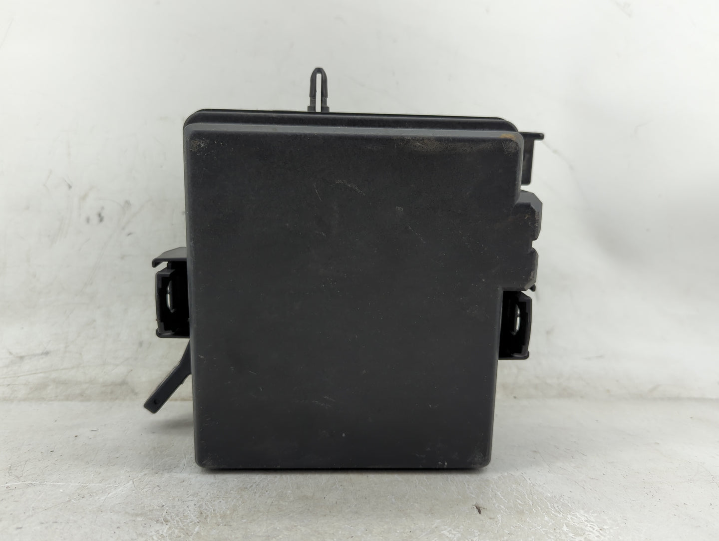 2016-2018 Hyundai Tucson Fusebox Fuse Box Panel Relay Module P/N:91431 D3162 Fits Fits 2016 2017 2018 OEM Used Auto Parts - 