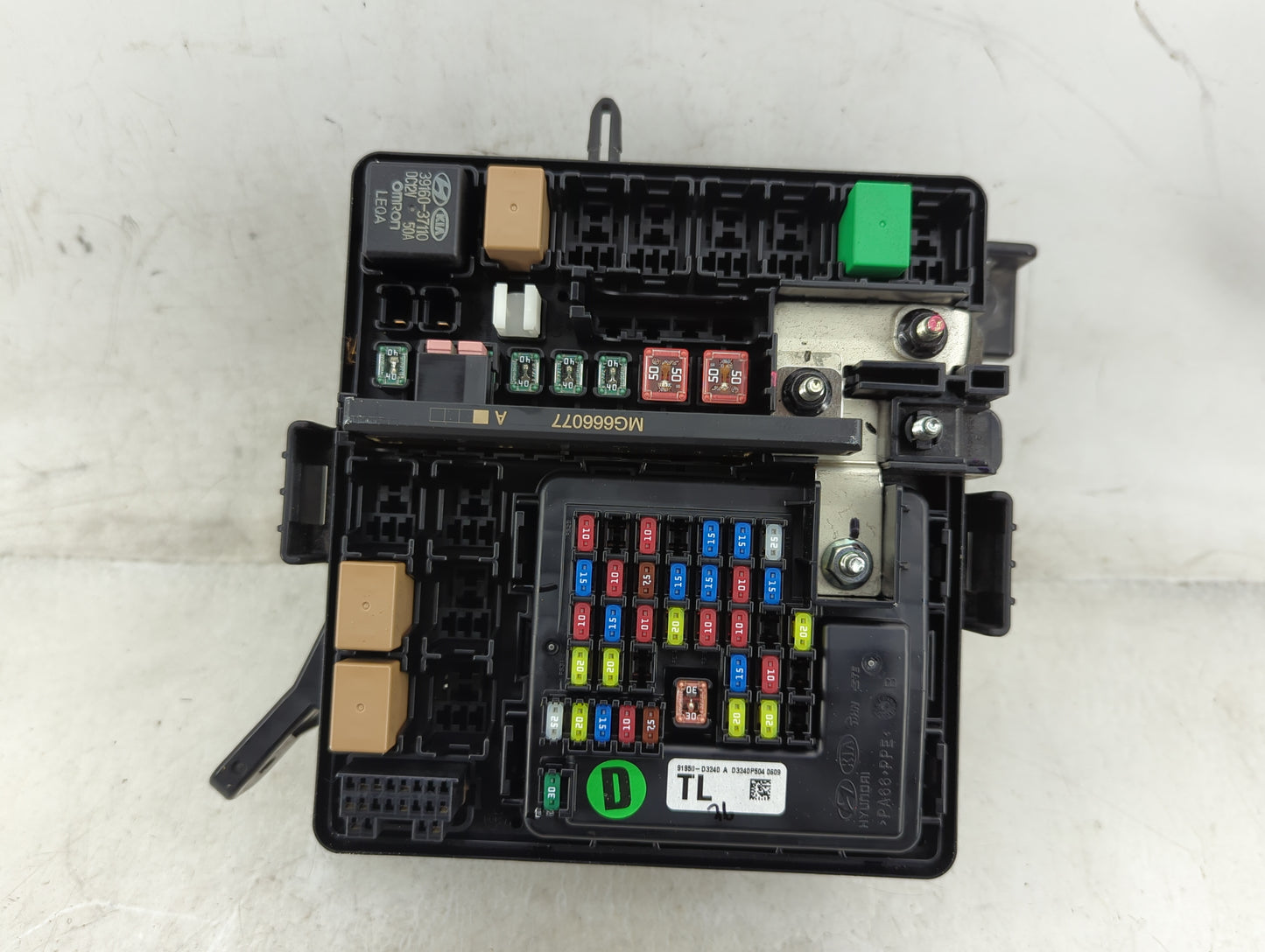 2016-2018 Hyundai Tucson Fusebox Fuse Box Panel Relay Module P/N:91431 D3162 Fits Fits 2016 2017 2018 OEM Used Auto Parts - 