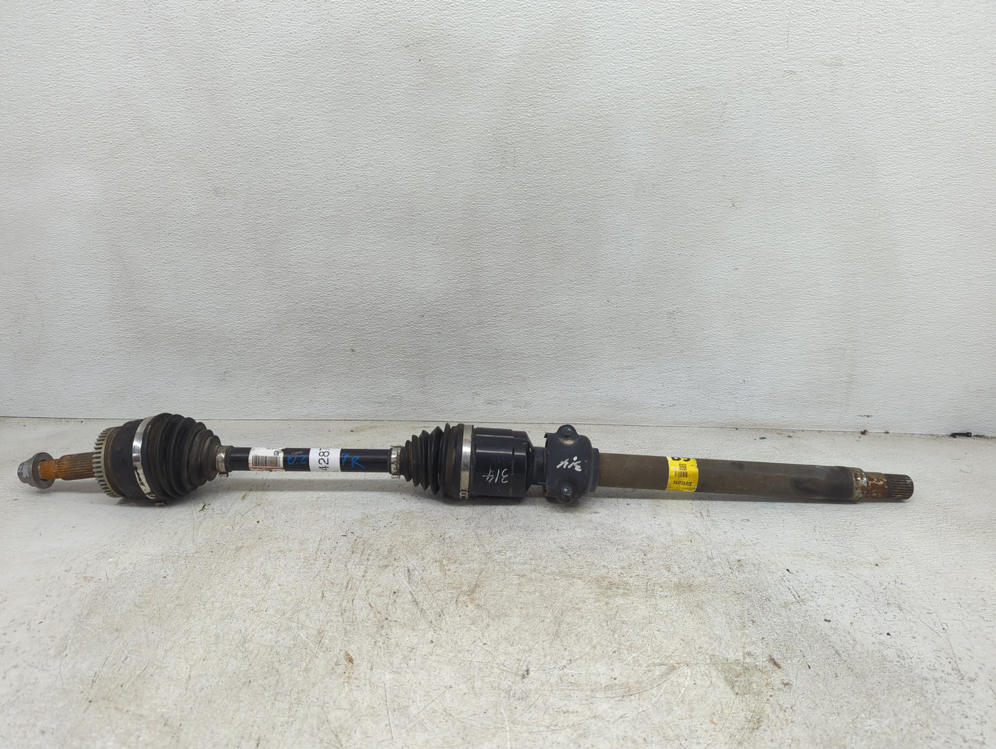2016-2018 Hyundai Tucson Axle Shaft Front Passenger Cv C/v - Oemusedautoparts1.com