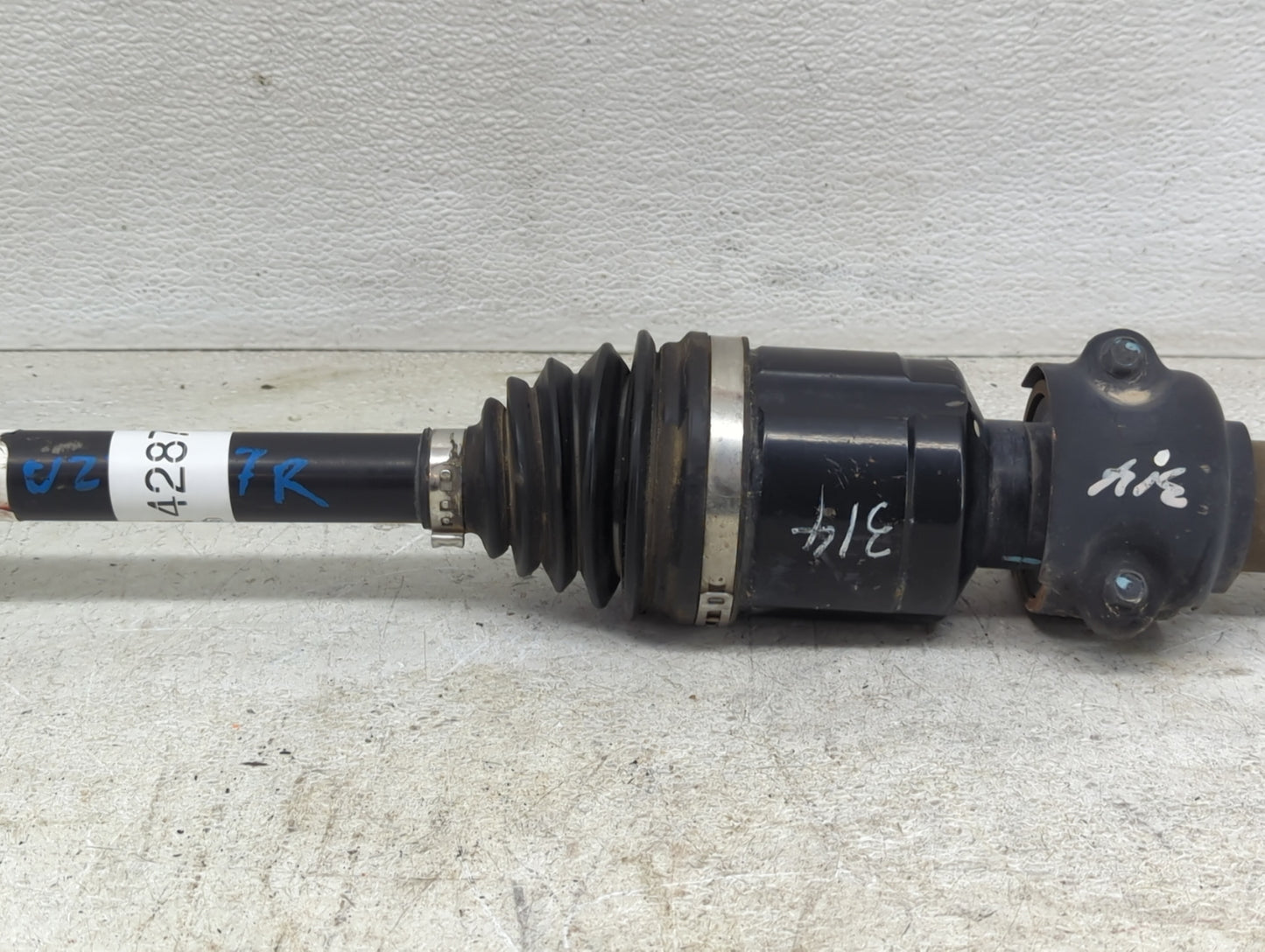 2016-2018 Hyundai Tucson Axle Shaft Front Passenger Cv C/v - Oemusedautoparts1.com