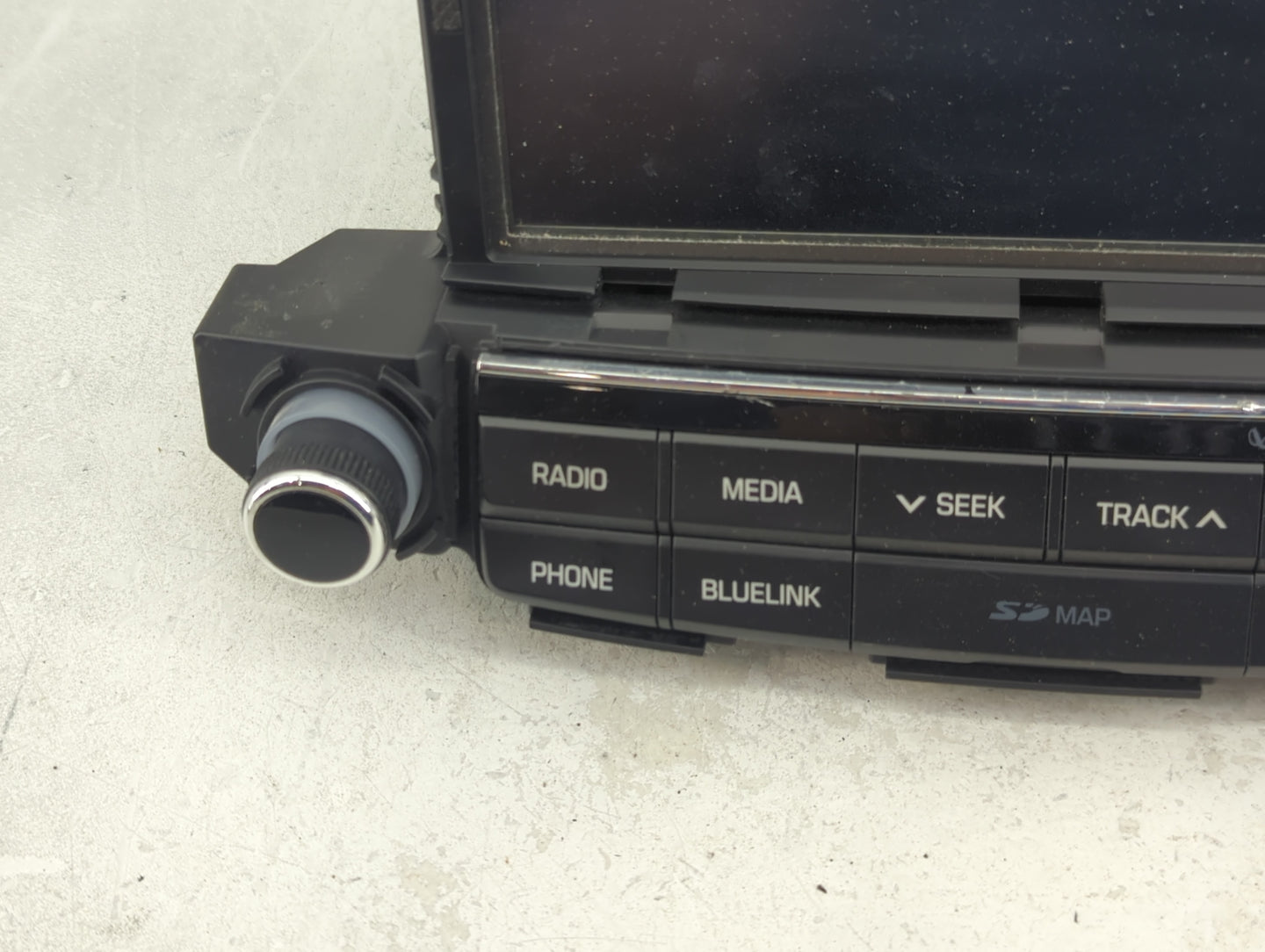 2017-2018 Hyundai Tucson Radio AM FM Cd Player Receiver Replacement P/N:96560-D33304X Fits Fits 2017 2018 OEM Used Auto Part