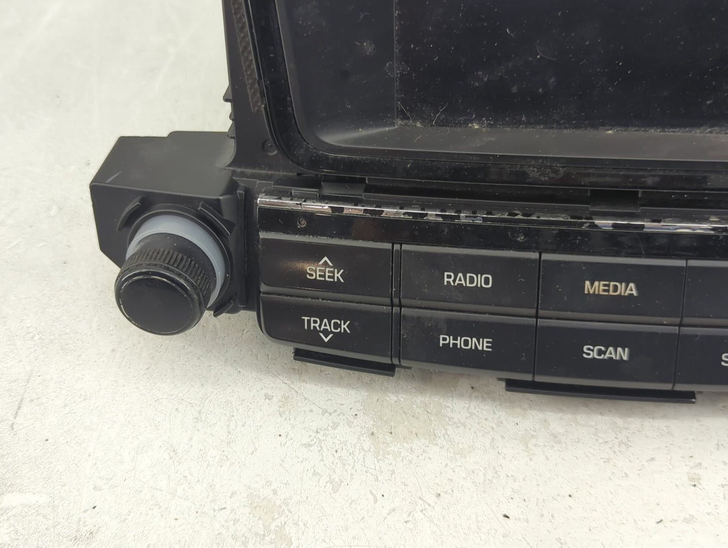 2016-2017 Hyundai Tucson Radio AM FM Cd Player Receiver Replacement P/N:96180-D31004X Fits Fits 2016 2017 OEM Used Auto Part