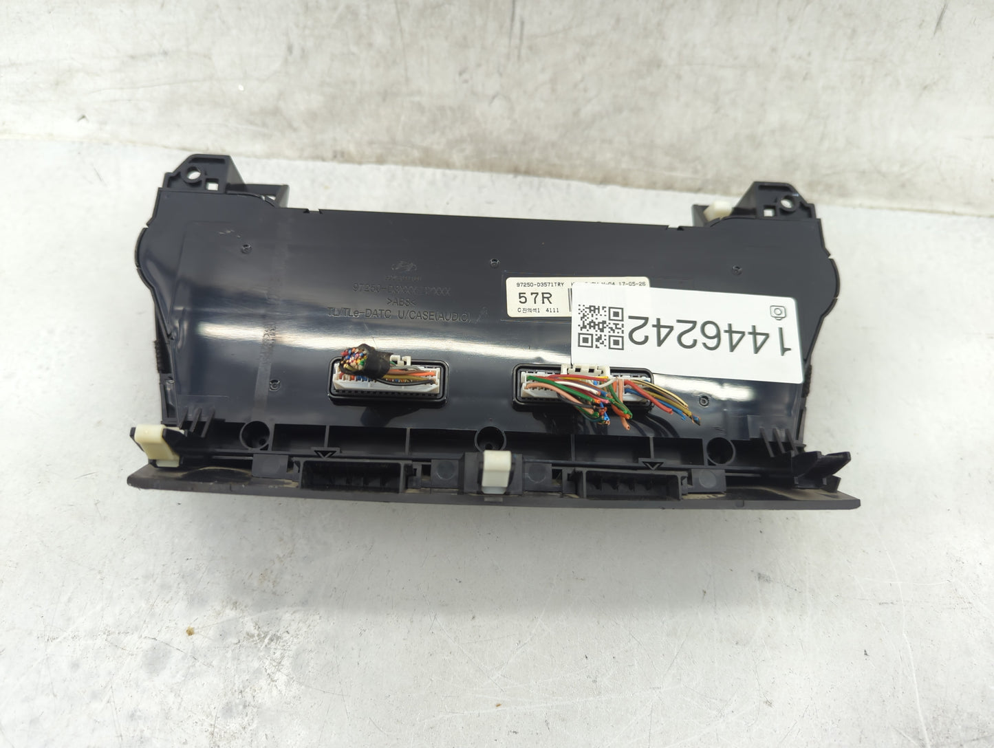 2017 Hyundai Tucson Climate Control Module Temperature AC/Heater Replacement P/N:97250-D3571TRY Fits OEM Used Auto Parts - O
