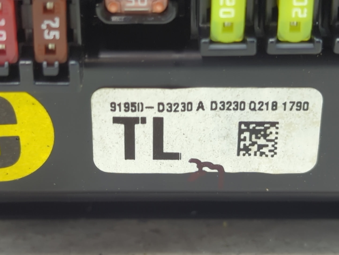 2016-2018 Hyundai Tucson Fusebox Fuse Box Panel Relay Module P/N:91950-D3230 MG666082, N91422-D3152-63 Fits Fits 2016 2017 2