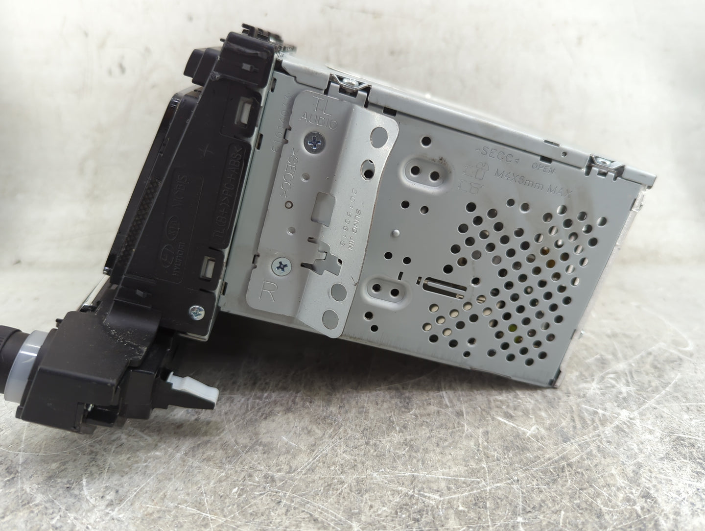 2017-2018 Hyundai Tucson Radio AM FM Cd Player Receiver Replacement P/N:SJ0G701028 6694272, 96174D3000 Fits Fits 2017 2018 O