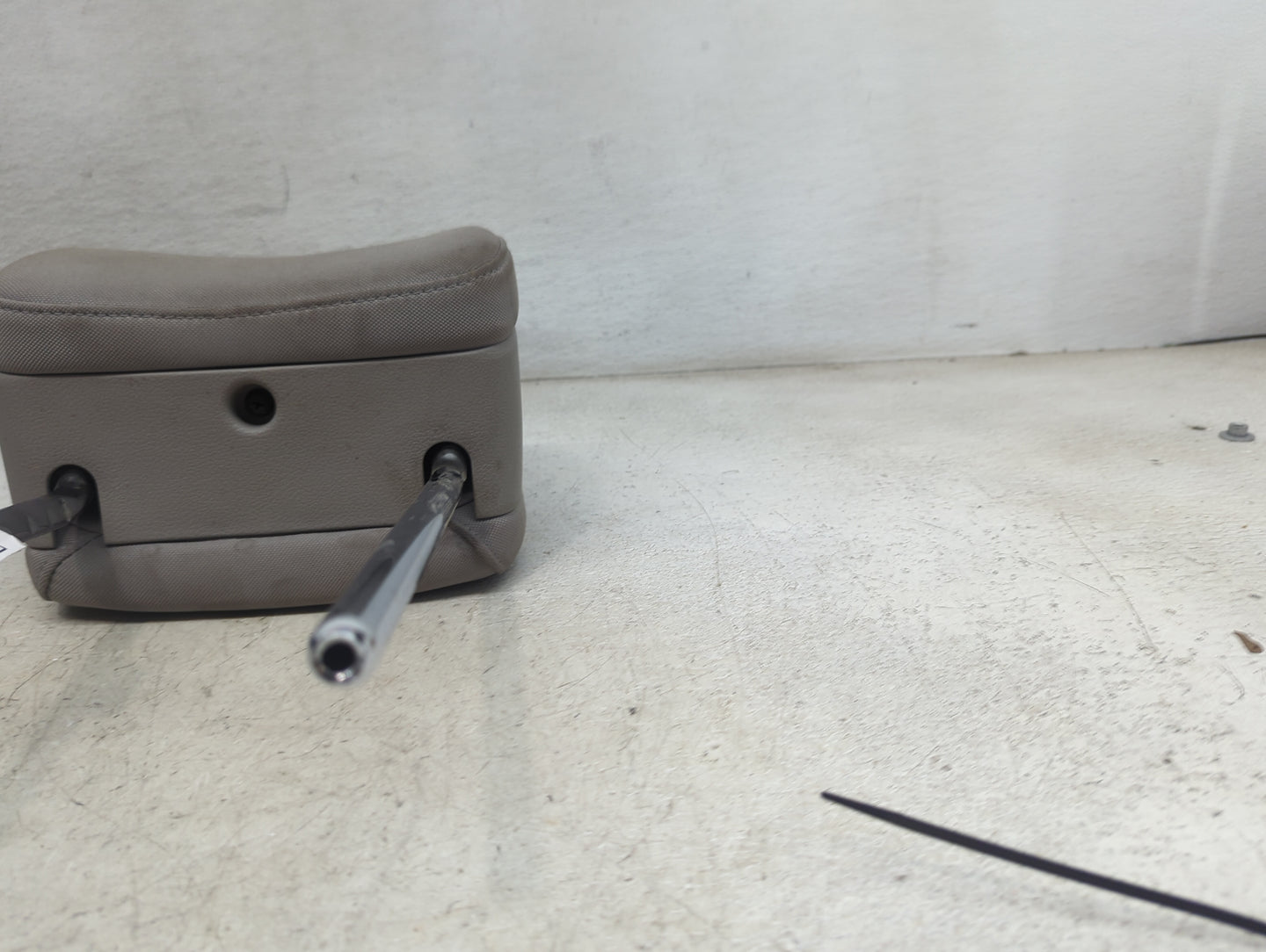 2016-2018 Hyundai Tucson Headrest Head Rest Front Driver Passenger Seat Fits Fits 2016 2017 2018 OEM Used Auto Parts - Oemus