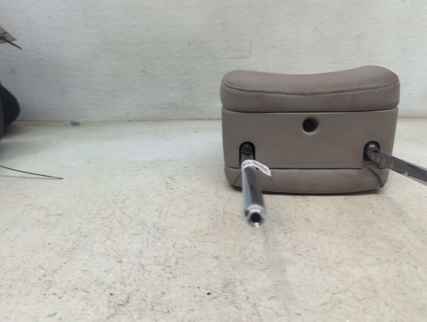 2016-2018 Hyundai Tucson Headrest Head Rest Front Driver Passenger Seat Fits Fits 2016 2017 2018 OEM Used Auto Parts - Oemus