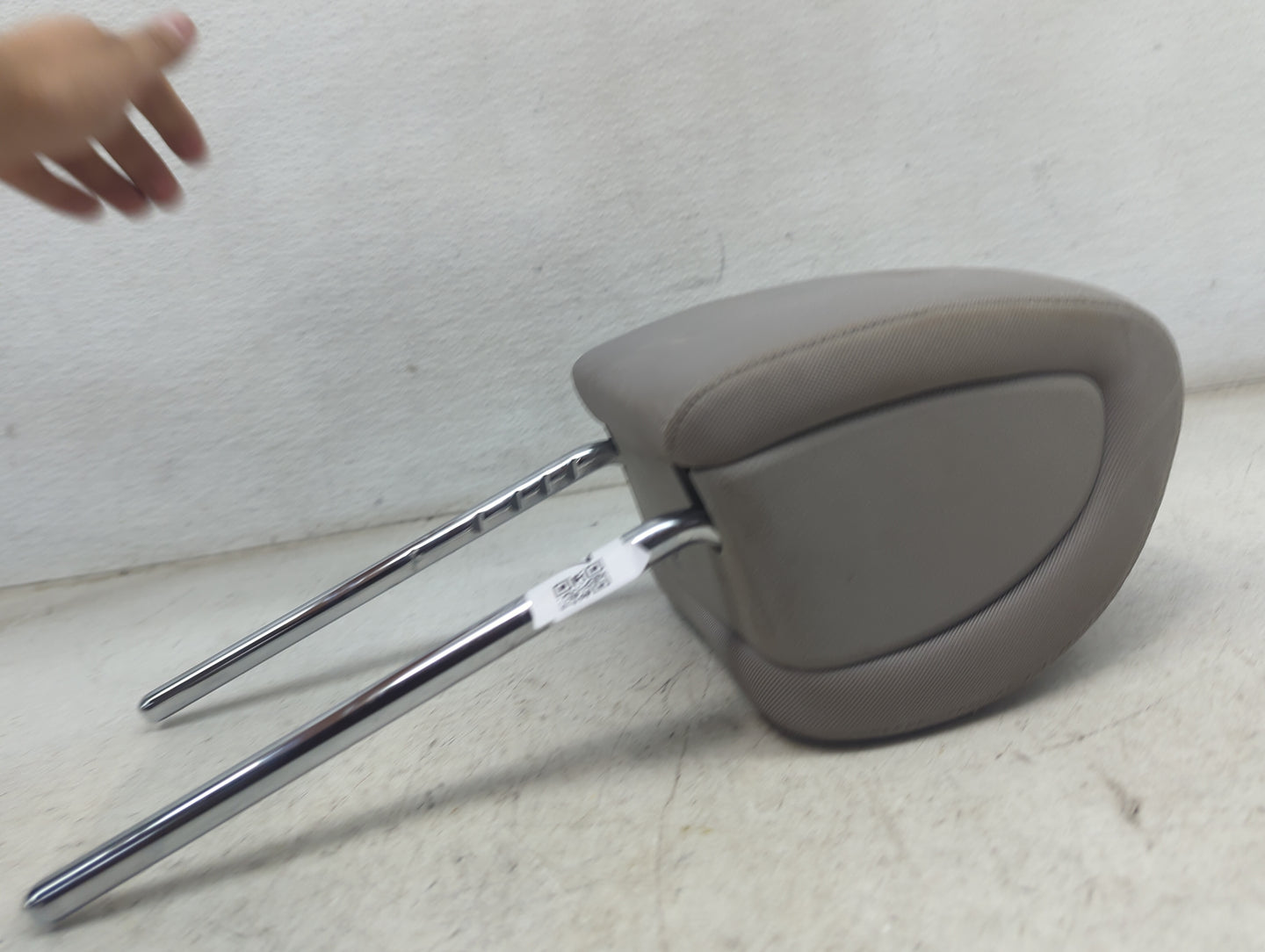 2017 Hyundai Tucson Headrest Head Rest Front Driver Seat Tan - Oemusedautoparts1.com