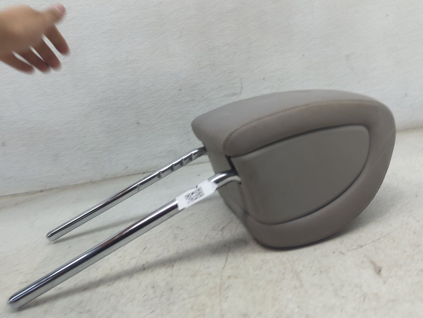 2017 Hyundai Tucson Headrest Head Rest Front Driver Seat Tan - Oemusedautoparts1.com