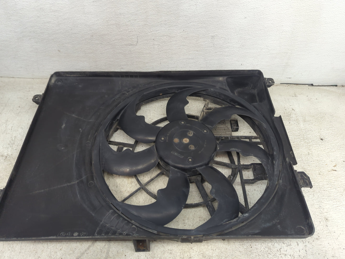 2017 Hyundai Tucson Electric Radiator Cooling Fan Motor Assembly P/N:25380-D3300 PA66-GF17-MF21 Fits OEM Used Auto Parts - O