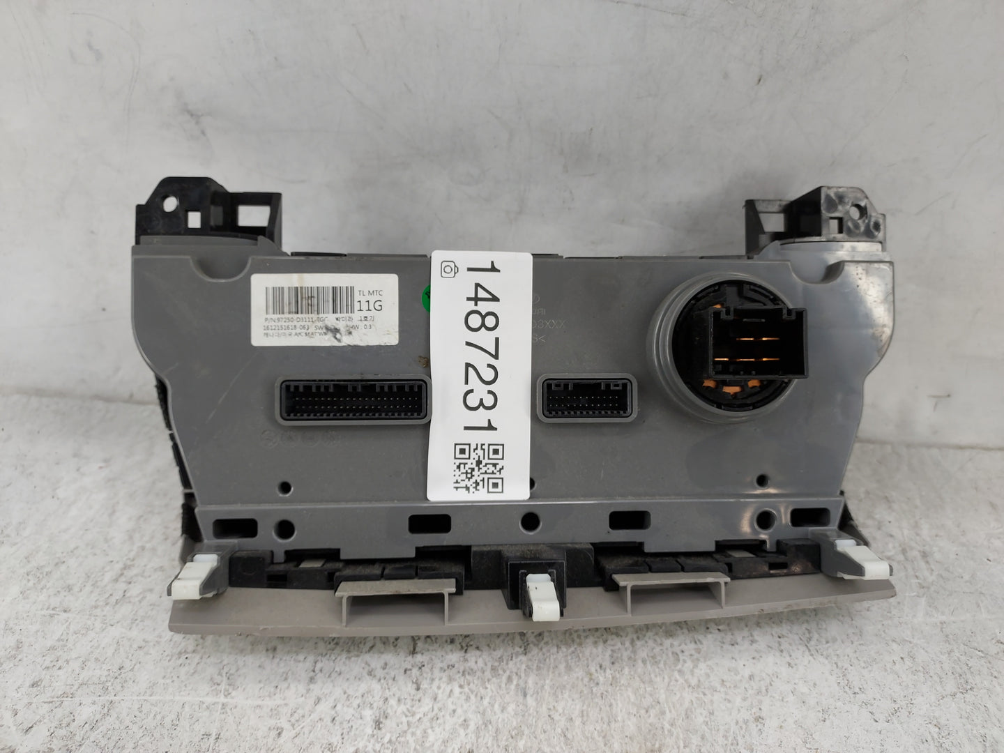 2016-2018 Hyundai Tucson Climate Control Module Temperature AC/Heater Replacement P/N:97250-D3111 Fits Fits 2016 2017 2018 O