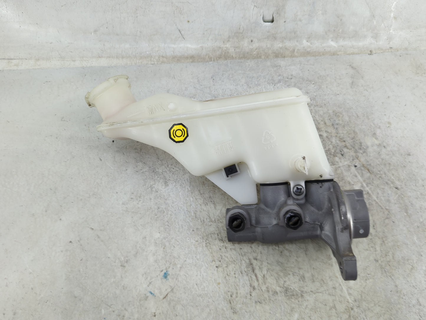 2016-2021 Hyundai Tucson Brake Master Cylinder 1490842 - Oemusedautoparts1.com