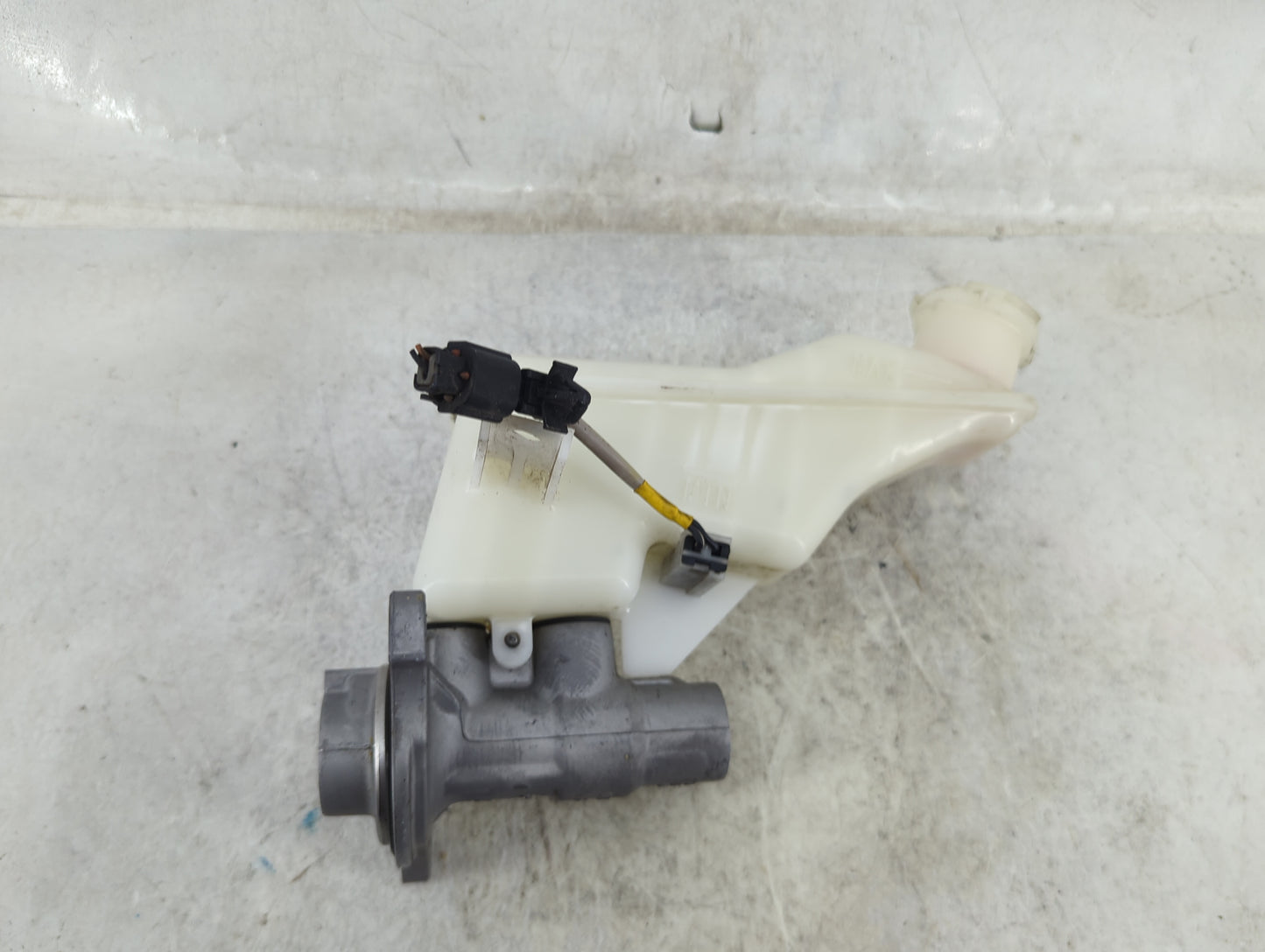 2016-2021 Hyundai Tucson Brake Master Cylinder 1490842 - Oemusedautoparts1.com