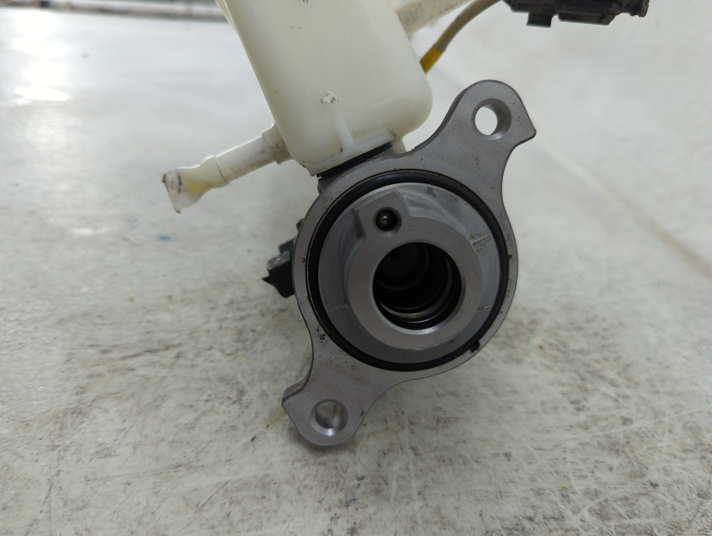 2016-2021 Hyundai Tucson Brake Master Cylinder 1490842 - Oemusedautoparts1.com