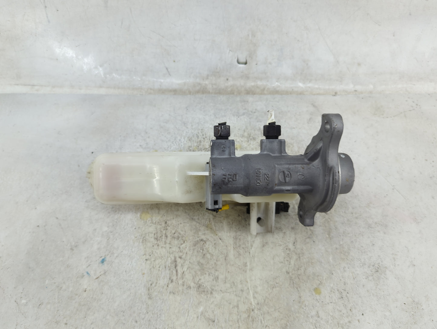 2016-2021 Hyundai Tucson Brake Master Cylinder 1490842 - Oemusedautoparts1.com