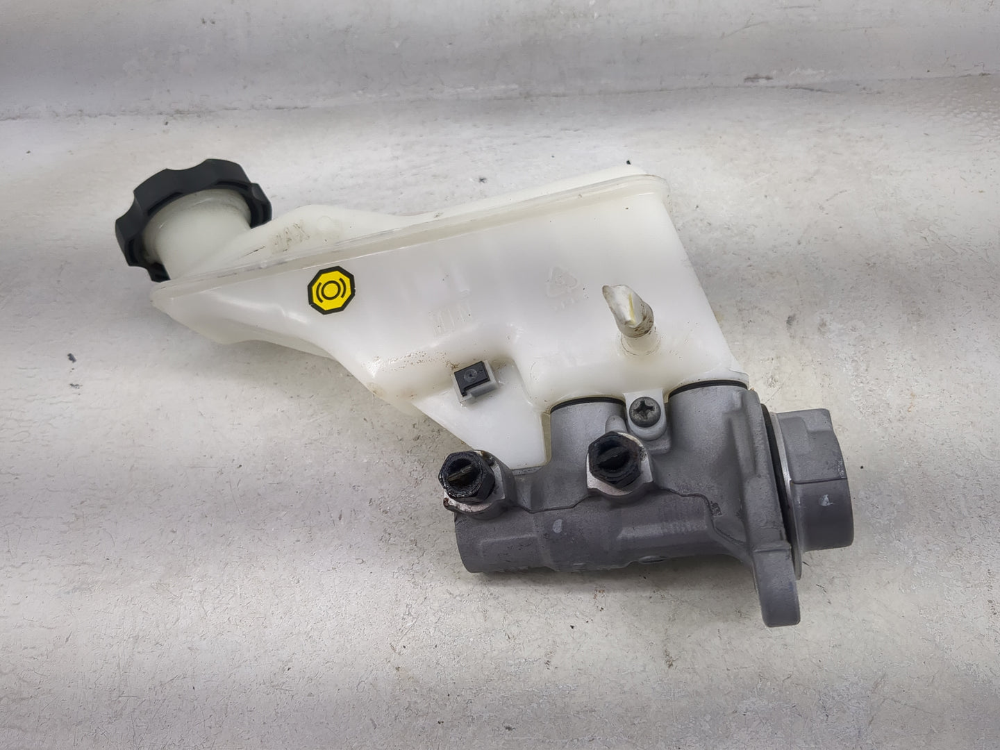 2016-2021 Hyundai Tucson Brake Master Cylinder 1491119 - Oemusedautoparts1.com