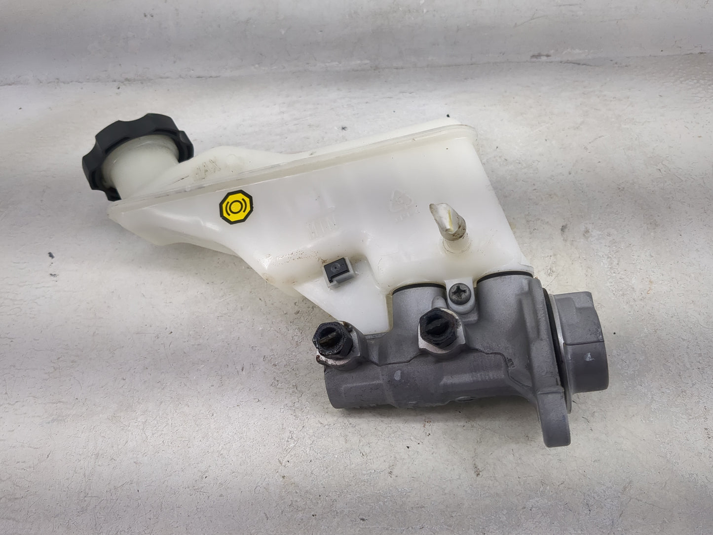 2016-2021 Hyundai Tucson Brake Master Cylinder 1491119 - Oemusedautoparts1.com