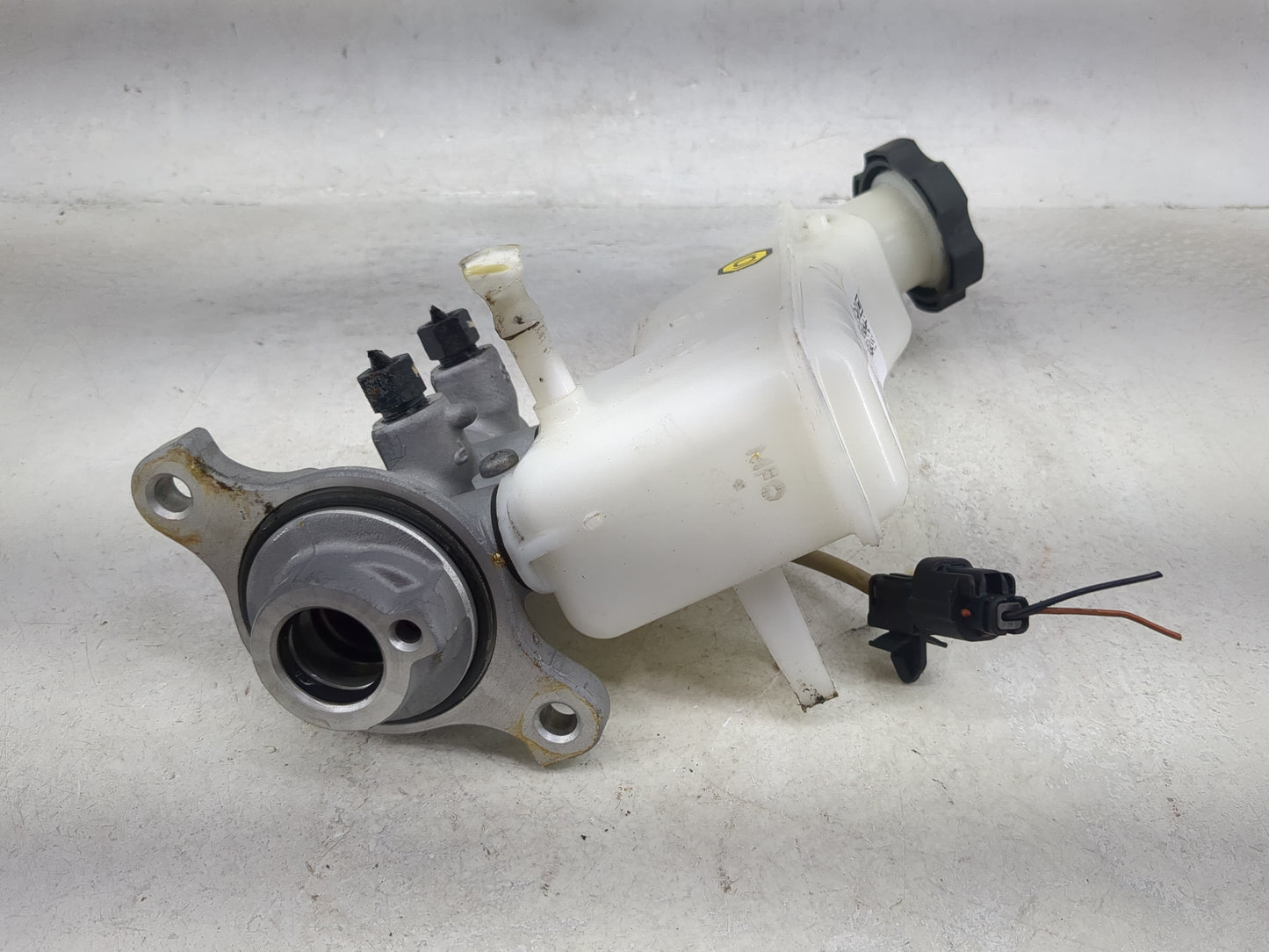 2016-2021 Hyundai Tucson Brake Master Cylinder 1491119 - Oemusedautoparts1.com