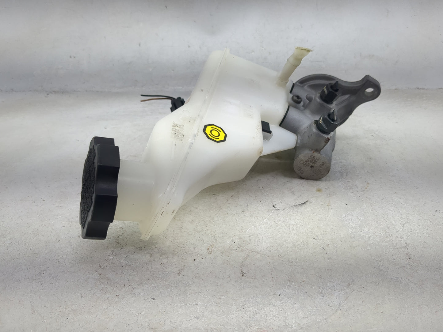 2016-2021 Hyundai Tucson Brake Master Cylinder 1491119 - Oemusedautoparts1.com