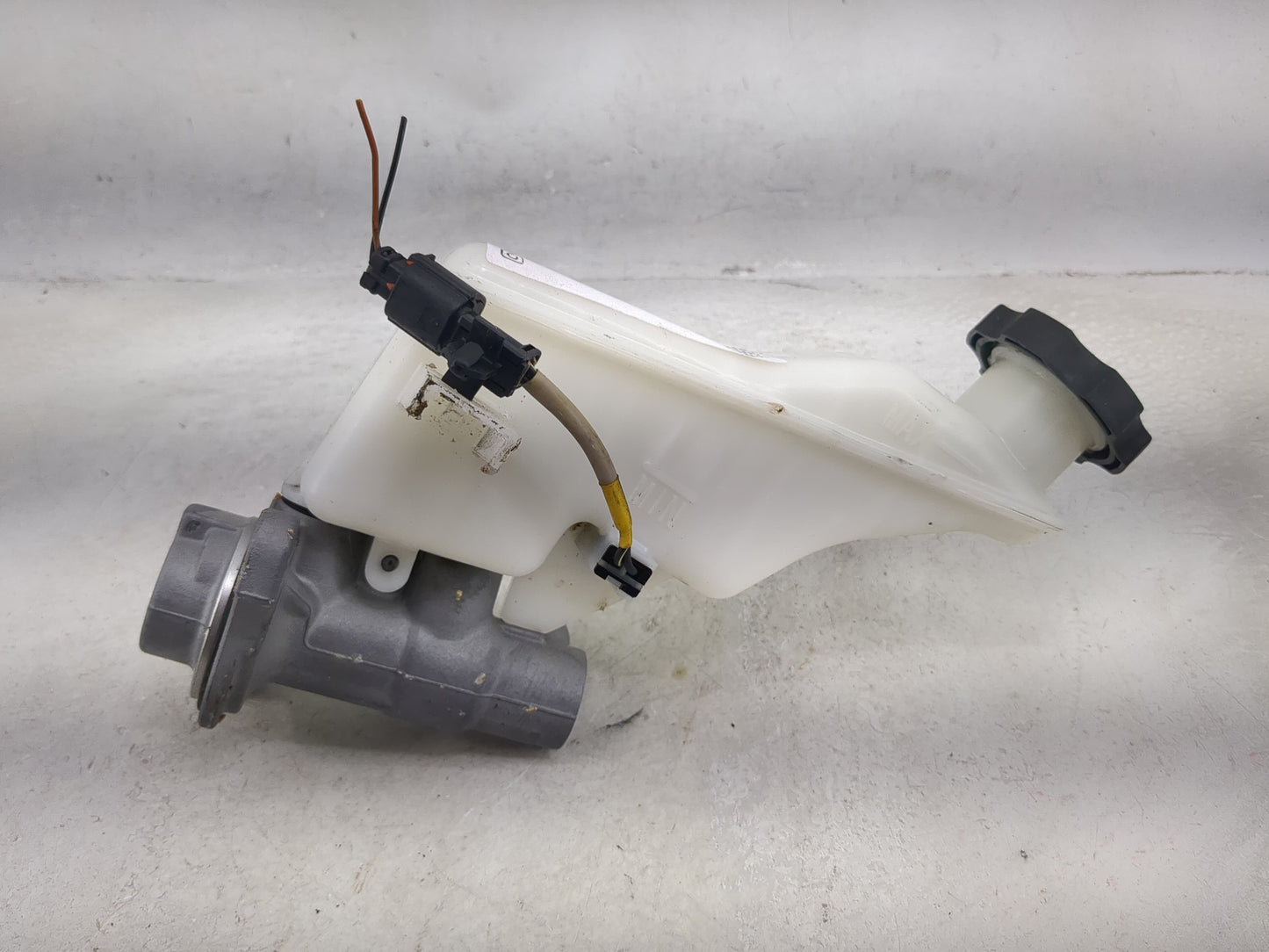2016-2021 Hyundai Tucson Brake Master Cylinder 1491119 - Oemusedautoparts1.com