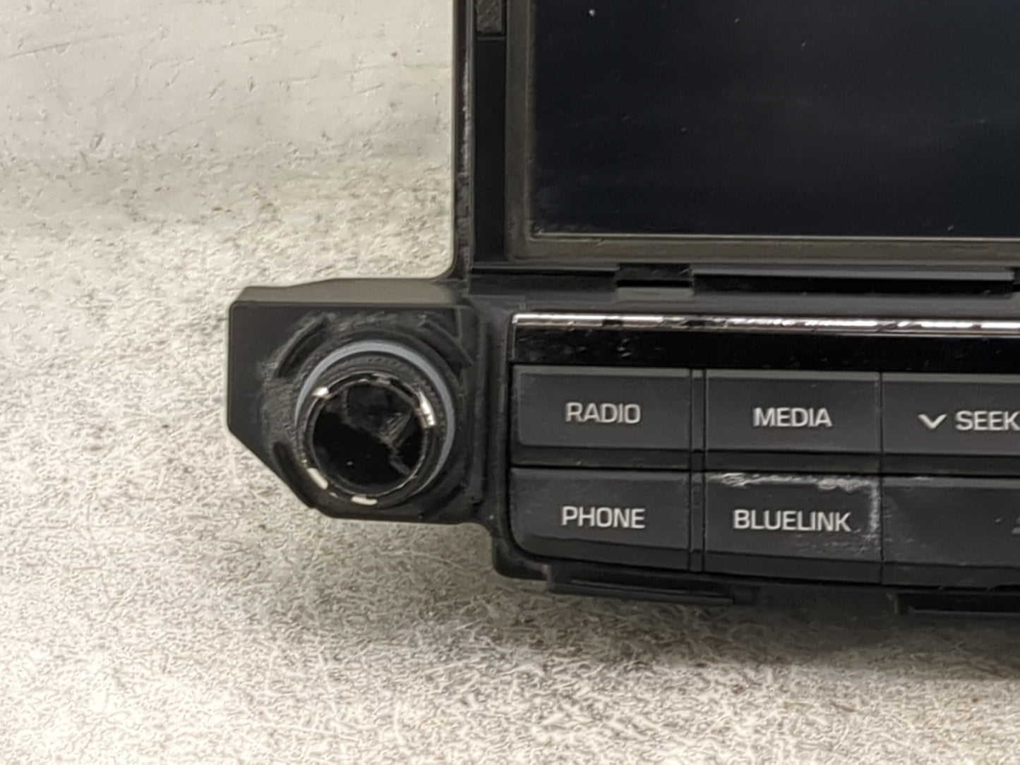 2016-2017 Hyundai Tucson Radio AM FM Cd Player Receiver Replacement P/N:96560-D33304X ATC41D3AN Fits Fits 2016 2017 OEM Used
