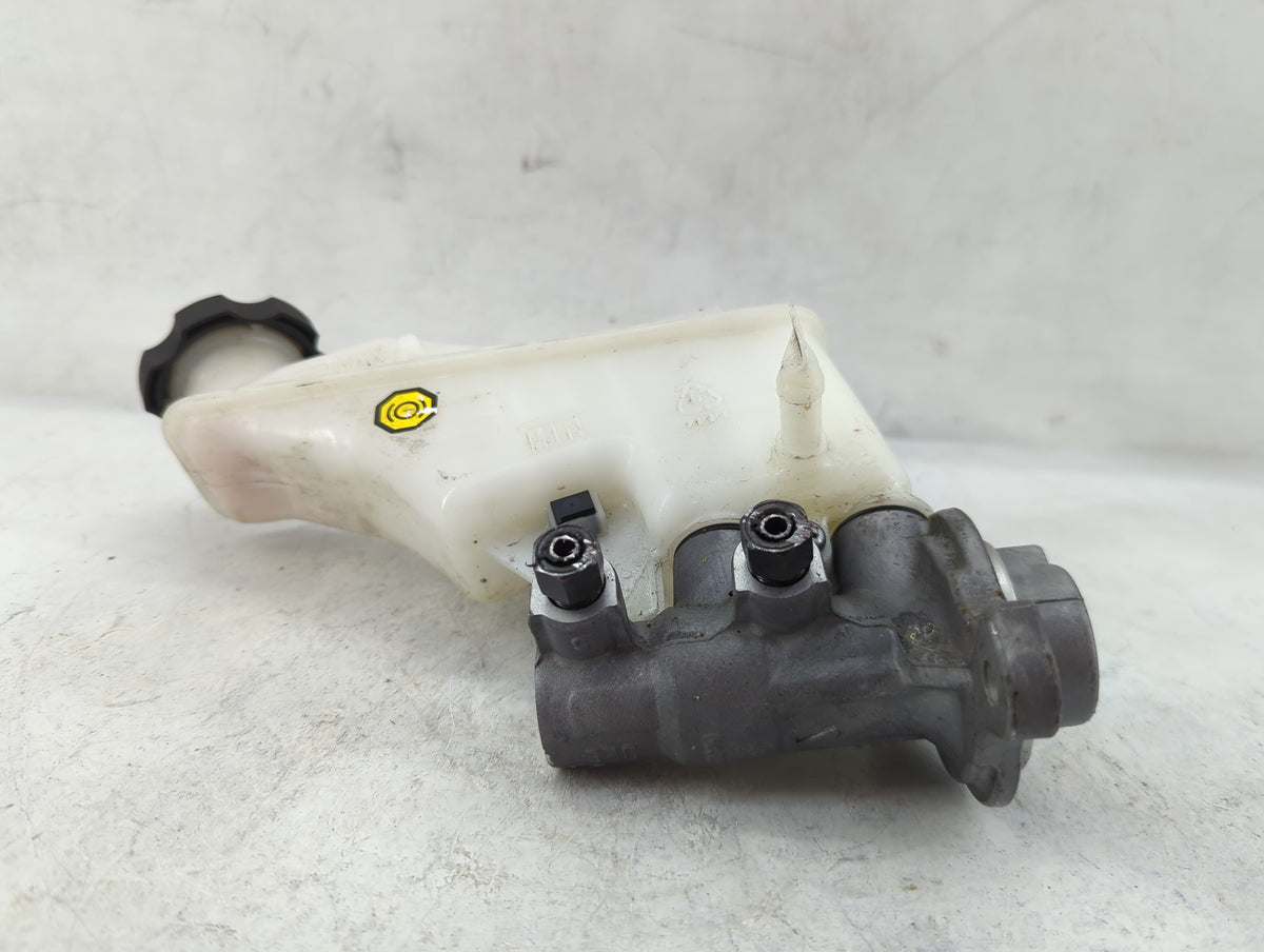 2016-2021 Hyundai Tucson Brake Master Cylinder 1498863 - Oemusedautoparts1.com