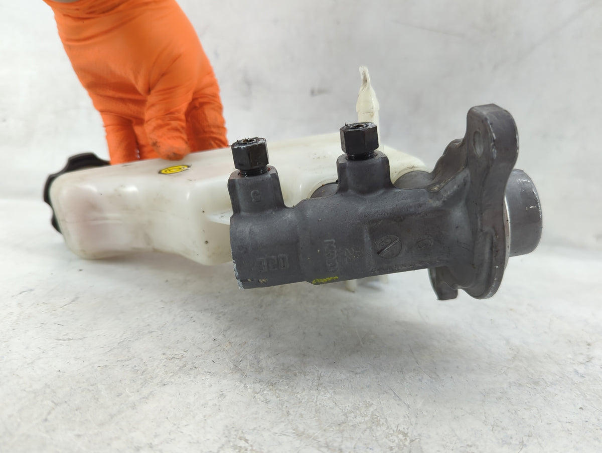 2016-2021 Hyundai Tucson Brake Master Cylinder 1498863 - Oemusedautoparts1.com