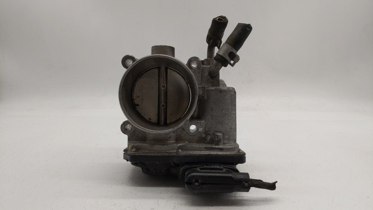 2014-2018 Hyundai Tucson Throttle Body P/N:35100-2E000 Fits Fits 2011 2012 2013 2014 2015 2016 2017 2018 2019 OEM Used Auto 