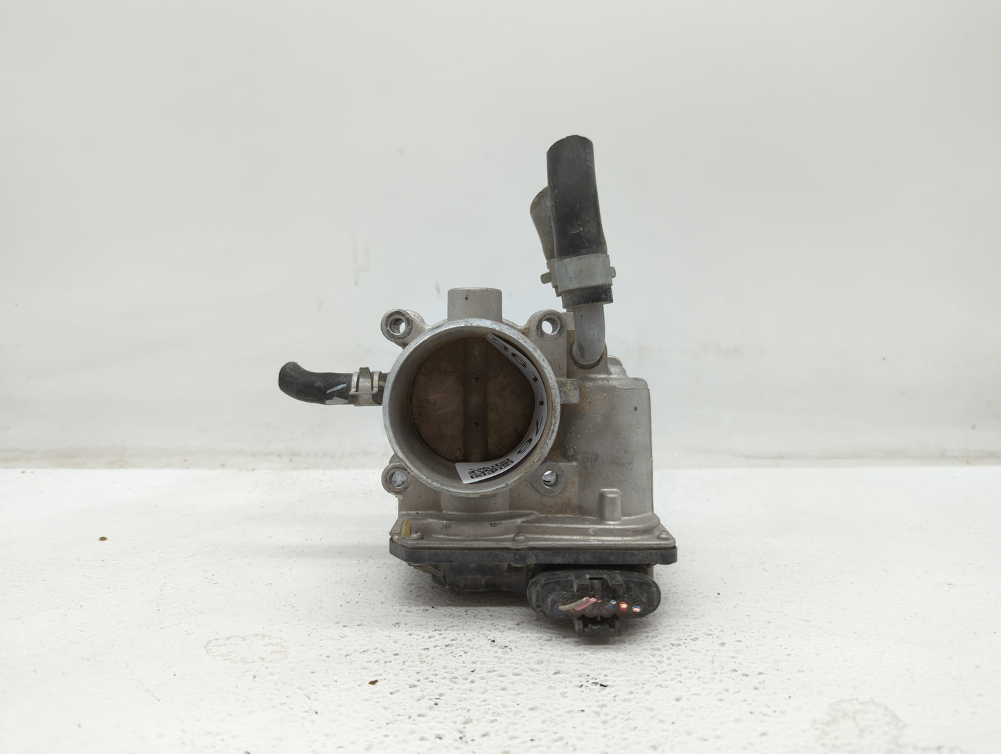 2016-2018 Hyundai Tucson Throttle Body P/N:35100-2B340 Fits Fits 2015 2016 2017 2018 2019 OEM Used Auto Parts - Oemusedautop