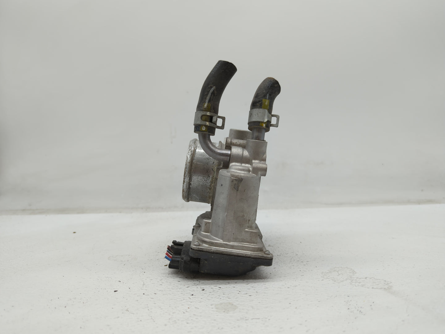 2016-2018 Hyundai Tucson Throttle Body P/N:35100-2B340 Fits Fits 2015 2016 2017 2018 2019 OEM Used Auto Parts - Oemusedautop