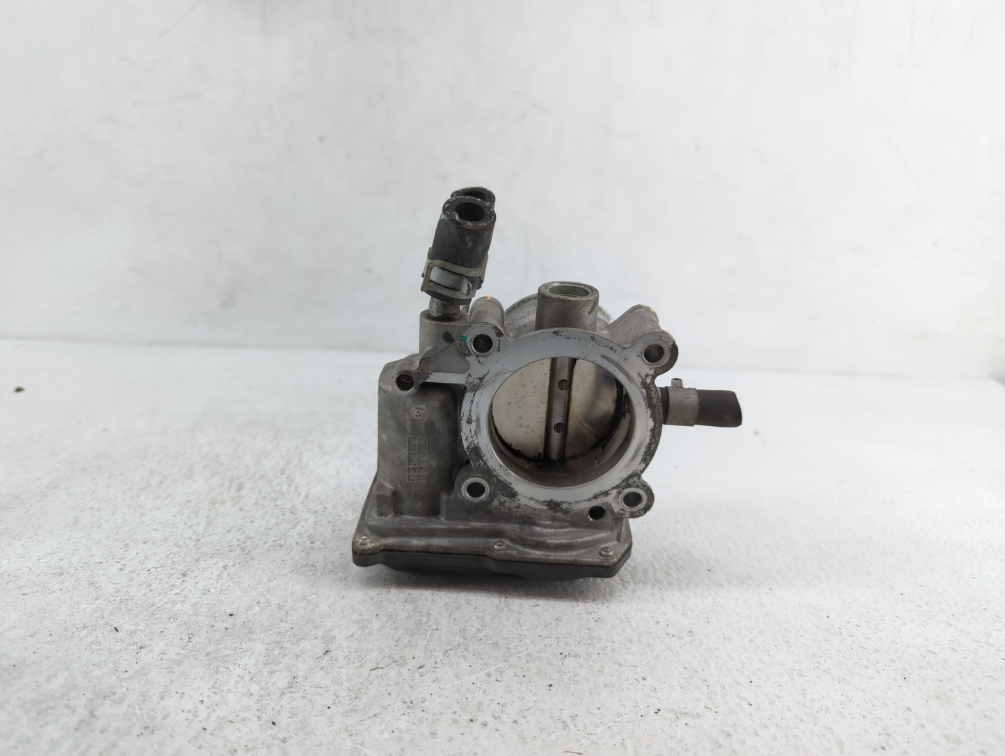 2016-2018 Hyundai Tucson Throttle Body P/N:35100-2B340 Fits Fits 2015 2016 2017 2018 2019 OEM Used Auto Parts - Oemusedautop