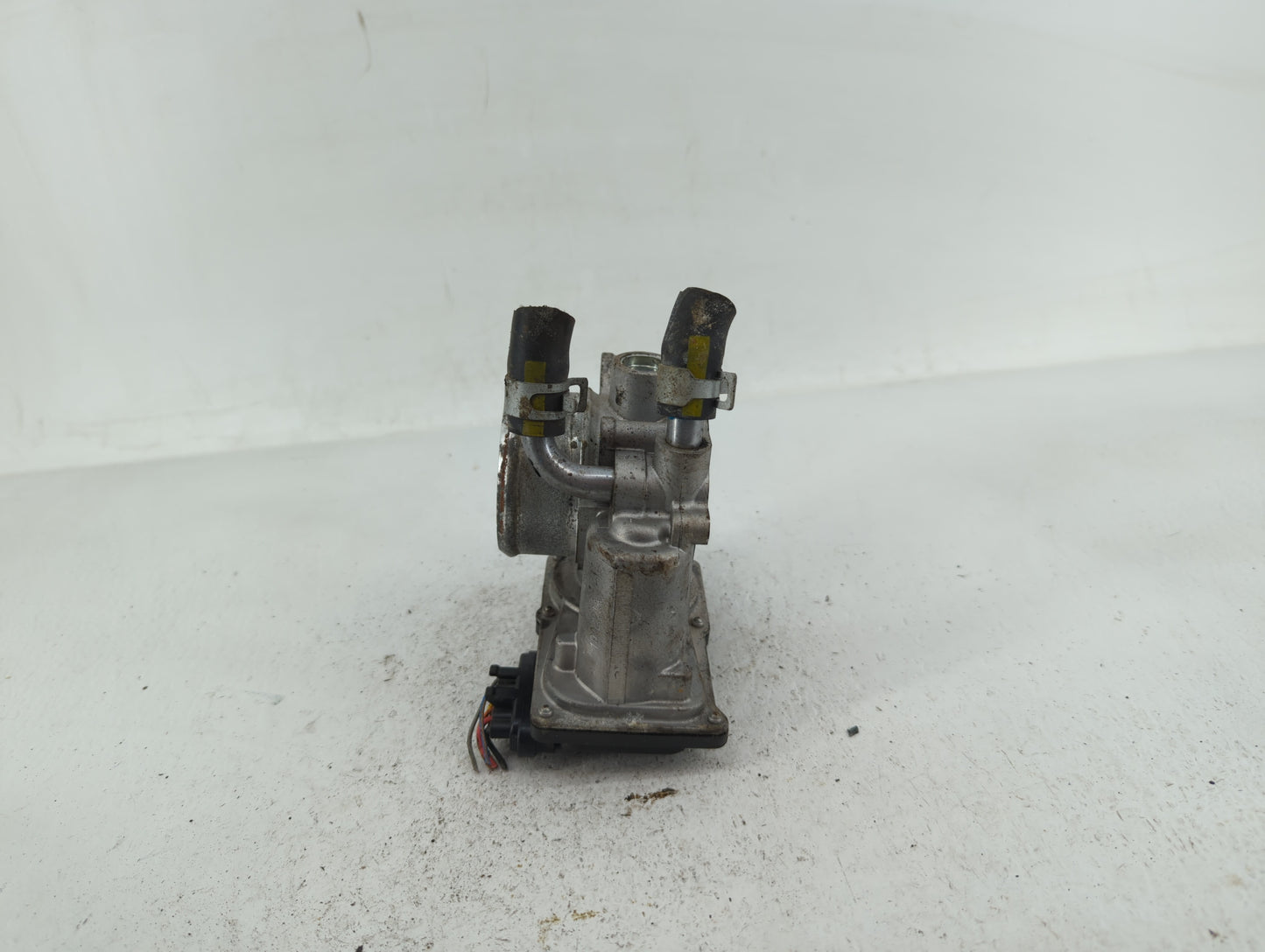 2016-2018 Hyundai Tucson Throttle Body P/N:35100-2B340 Fits Fits 2015 2016 2017 2018 2019 2020 2021 2022 OEM Used Auto Parts