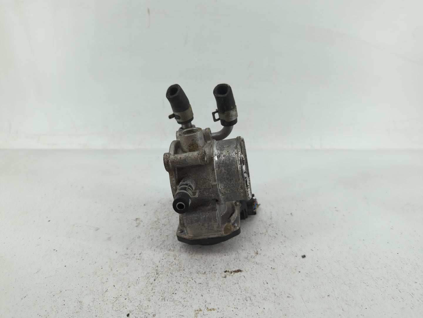 2016-2018 Hyundai Tucson Throttle Body P/N:35100-2B340 Fits Fits 2015 2016 2017 2018 2019 2020 2021 2022 OEM Used Auto Parts