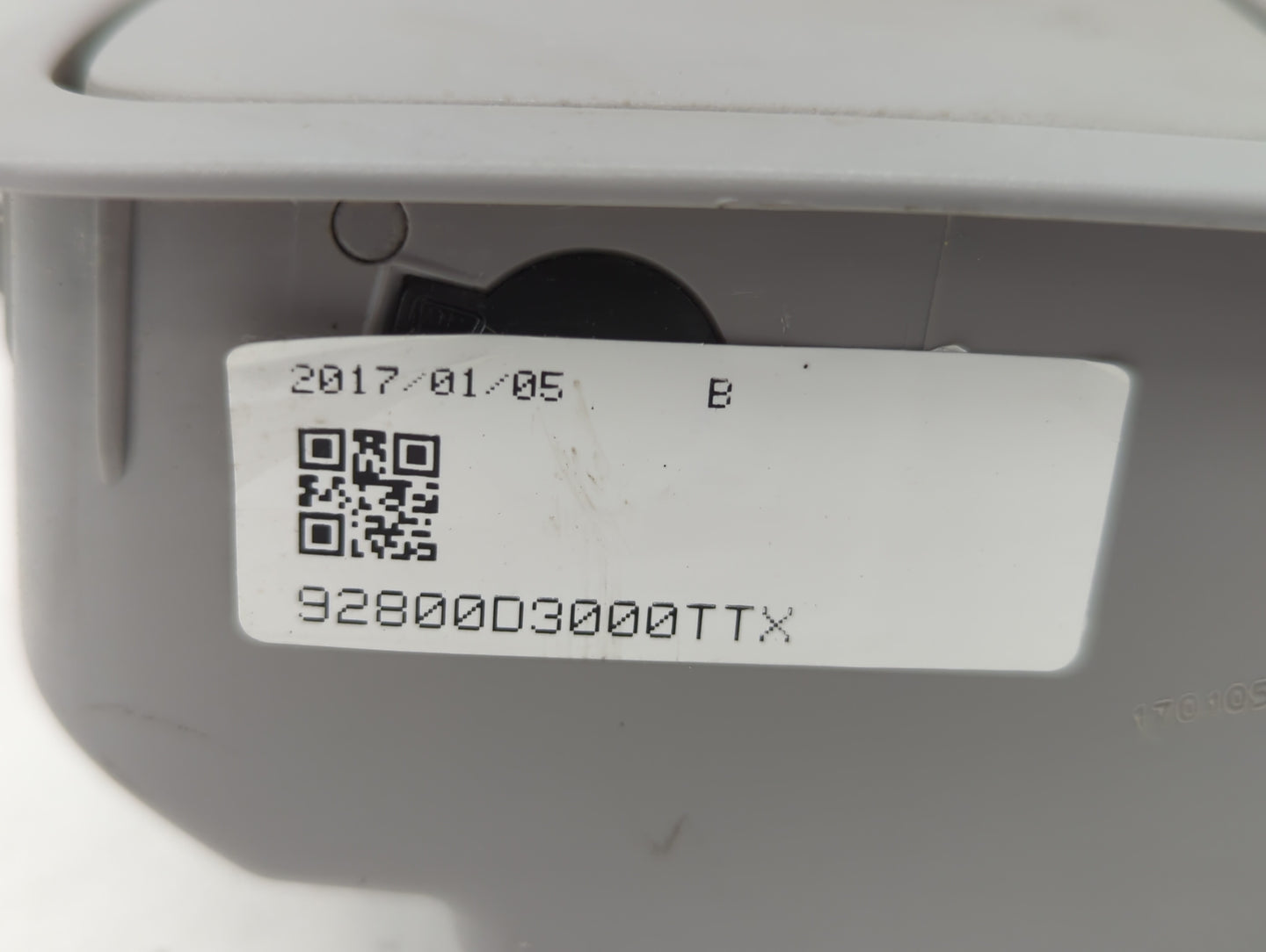 2016-2021 Hyundai Tucson Overhead Roof Console 690542 - Oemusedautoparts1.com