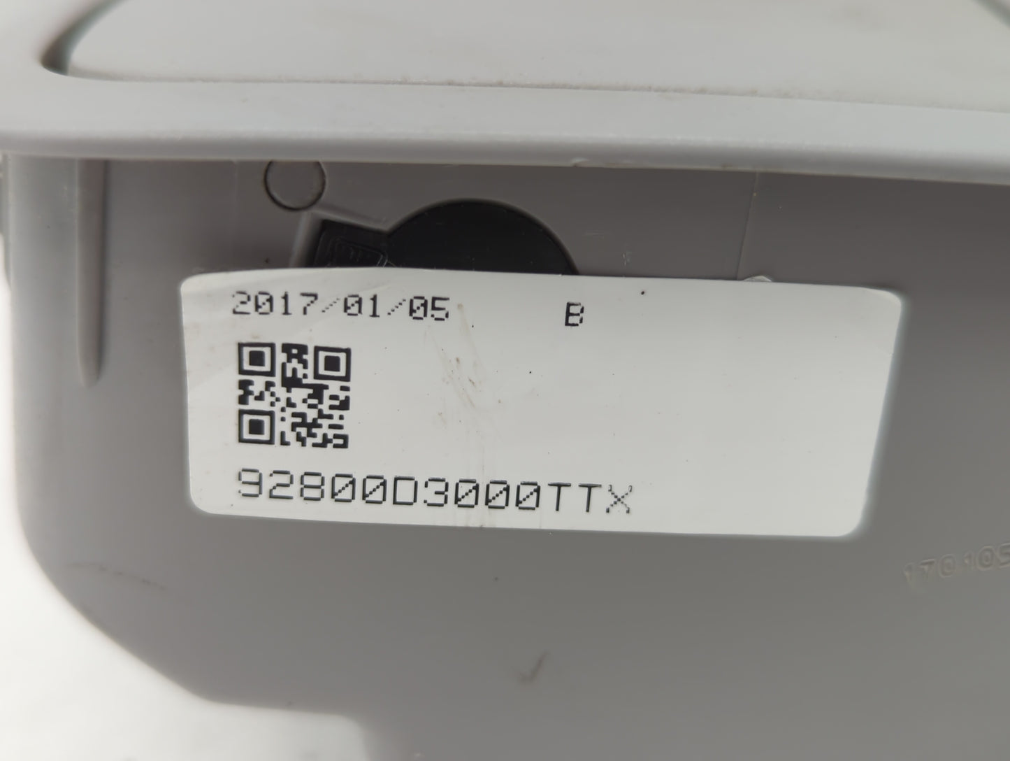 2016-2021 Hyundai Tucson Overhead Roof Console 690542 - Oemusedautoparts1.com