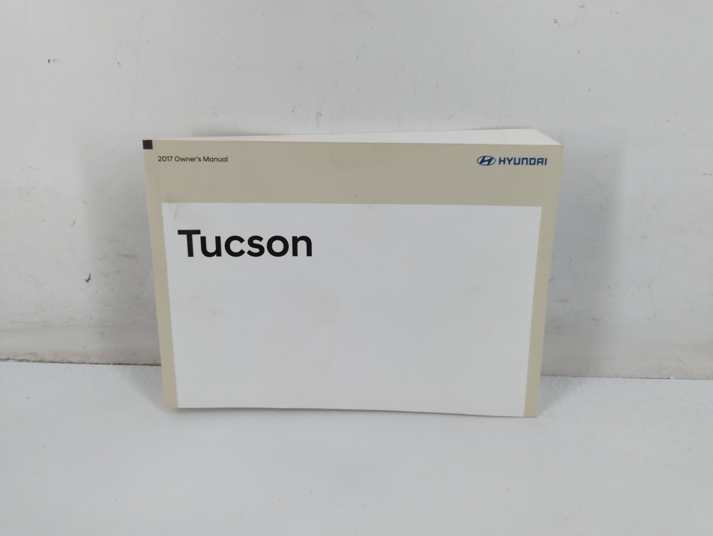 2017 Hyundai Tucson Owners Manual Book Guide P/N:HD3O-EC72F OEM Used Auto Parts - Oemusedautoparts1.com