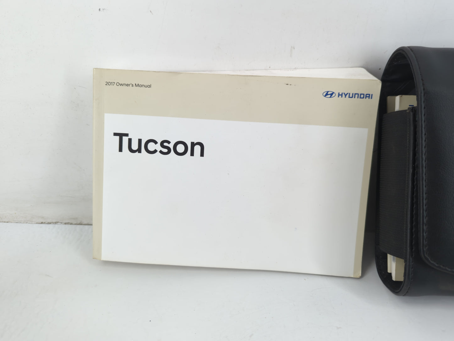 2017 Hyundai Tucson Owners Manual Book Guide P/N:HD3O-EU74J OEM Used Auto Parts - Oemusedautoparts1.com