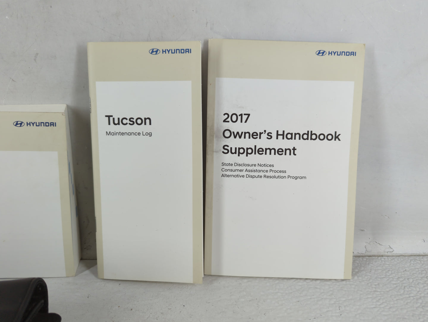 2017 Hyundai Tucson Owners Manual Book Guide OEM Used Auto Parts - Oemusedautoparts1.com