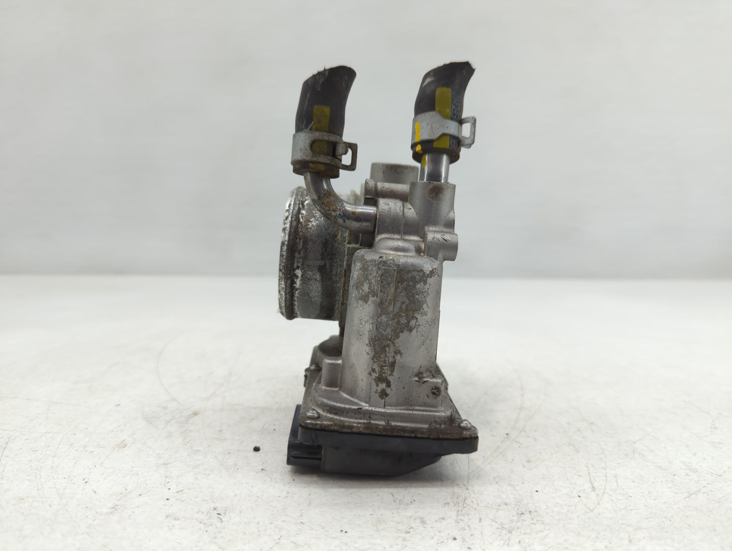 2016-2018 Hyundai Tucson Throttle Body P/N:35100-2B340 Fits Fits 2015 2016 2017 2018 2019 2020 2021 2022 OEM Used Auto Parts