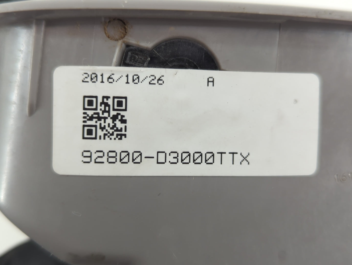 2016-2021 Hyundai Tucson Overhead Roof Console 747932 - Oemusedautoparts1.com